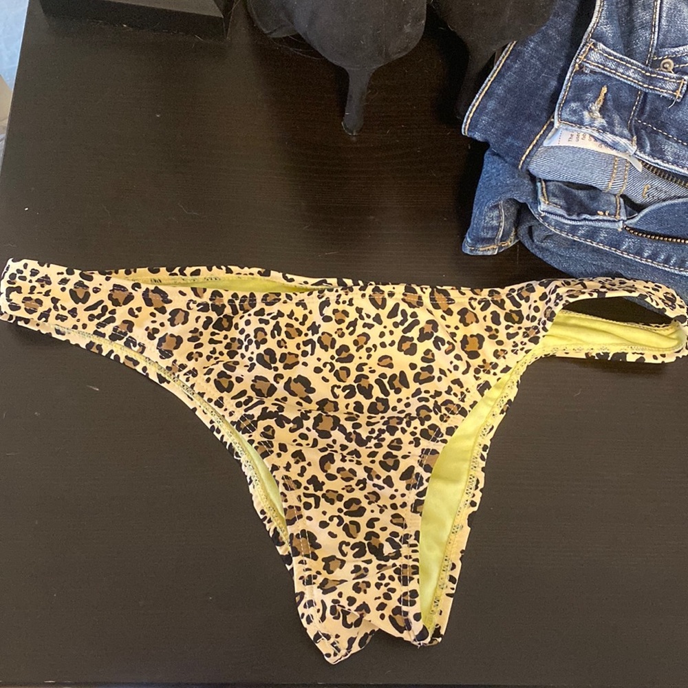 Hot water bikini bottom size medium